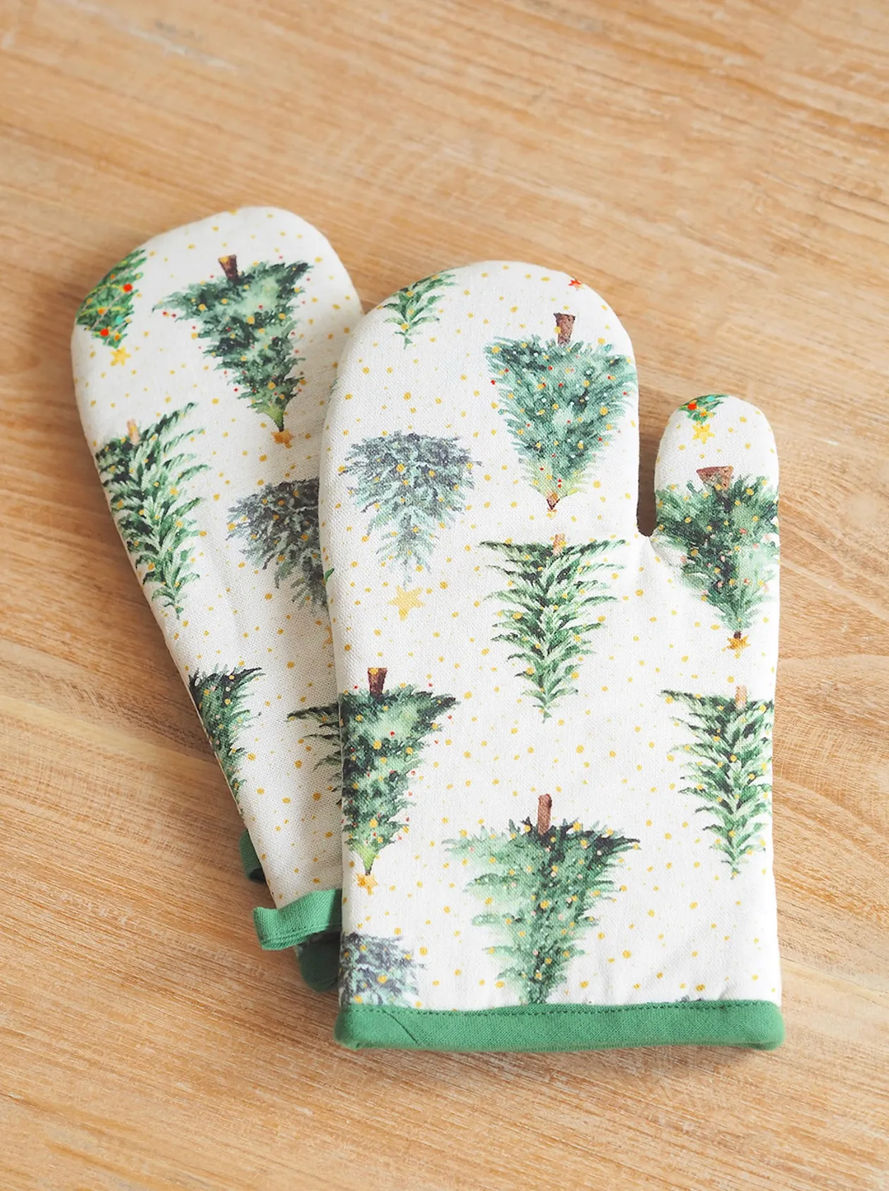 Festive Trees Oven Mitt Set