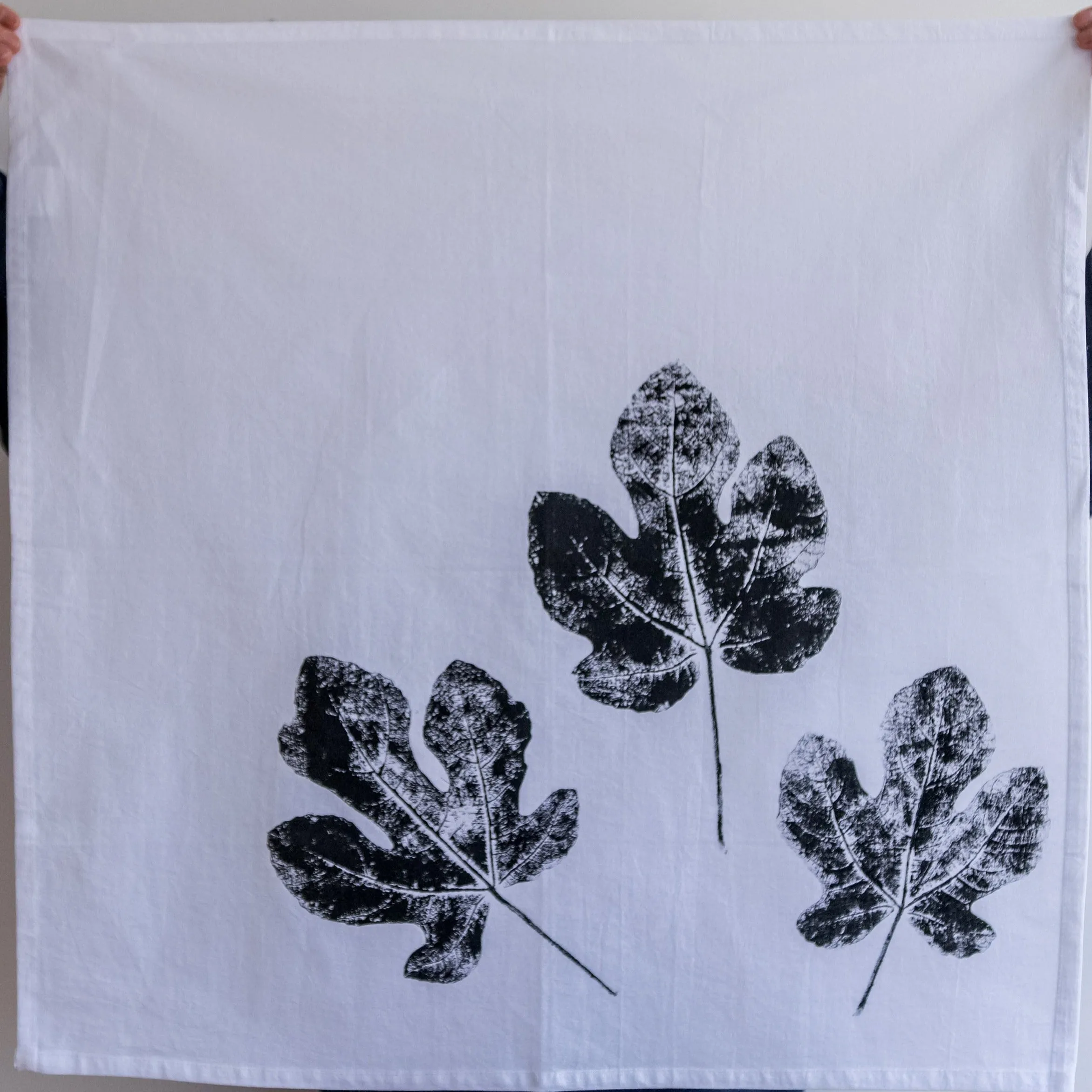 Heavyweight 100% Cotton Fig tree Towel in White