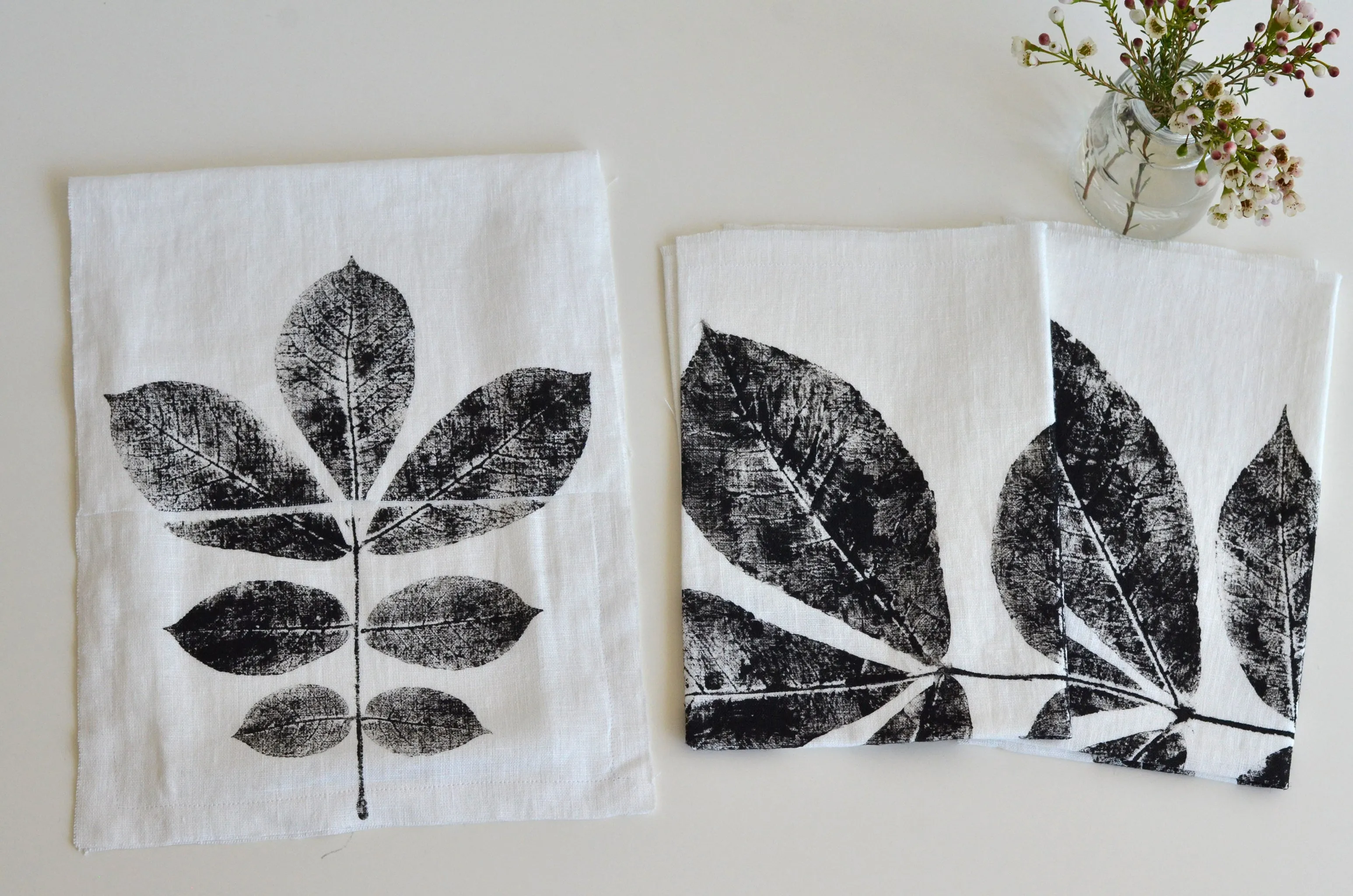 Hickory Leaf Linen Tea Towel in White (Set of 2 w/bag)