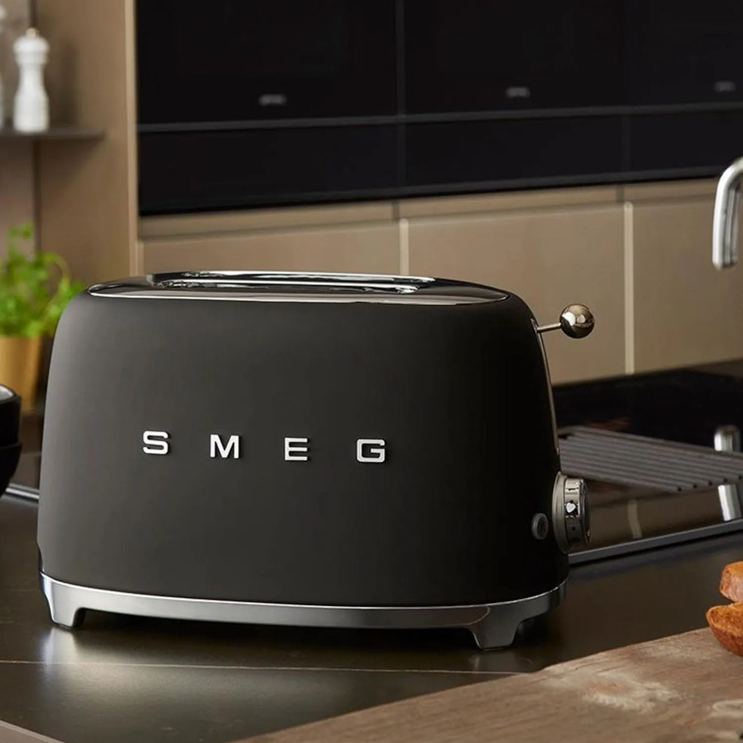 Smeg 2-Slice Toaster - Matte Black